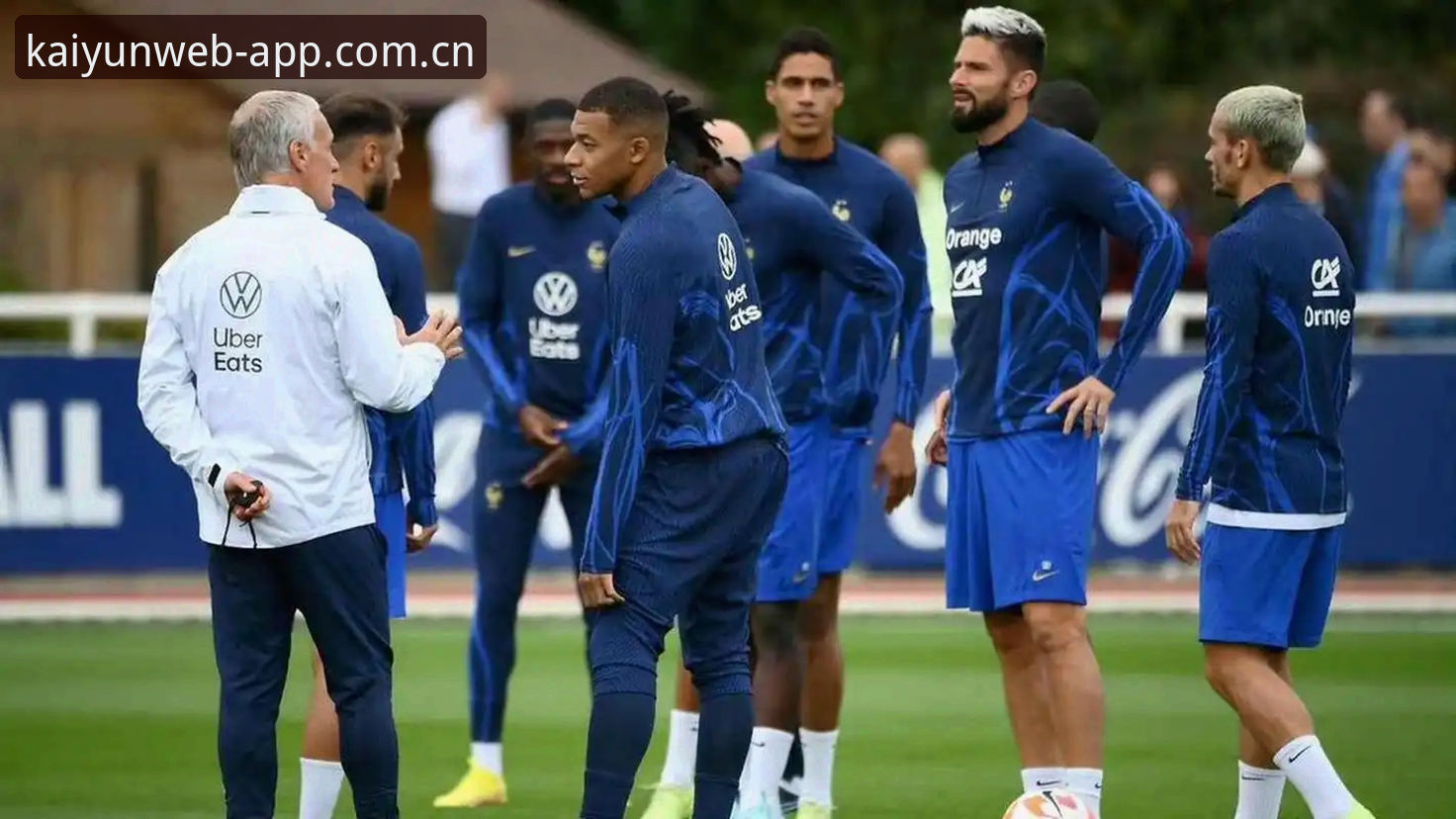 法国3-0伊拉克世界杯速递：姆巴佩双响追平纪录，雷暴中断2小时成另类焦点